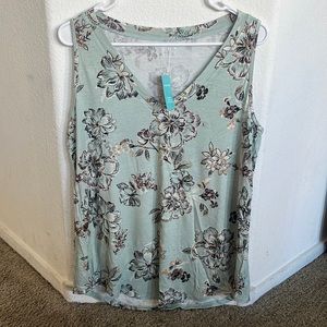 NWT 24/7 by Maurice’s Floral Short Sleeve Blouse